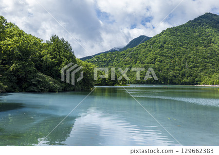 Summer scenery of Lake Yunoko in Oku-Nikko 129662383