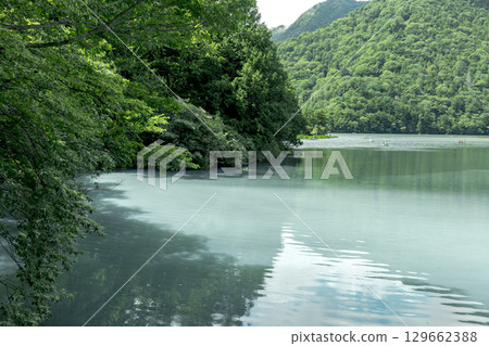 Summer scenery of Lake Yunoko in Oku-Nikko Summer scenery of Lake Yunoko in Oku-Nikko 129662388