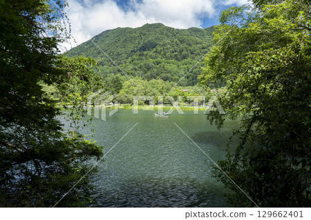 Summer scenery of Lake Yunoko in Oku-Nikko Summer scenery of Lake Yunoko in Oku-Nikko 129662401