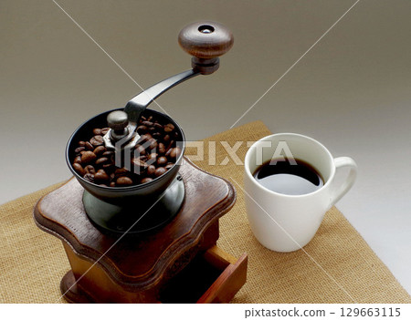 Coffee beans, roasted coffee beans, coffee mill 129663115
