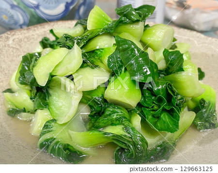 Chinese home cooking: Marbled small bok choy (stir-fried mini bok choy) 129663125