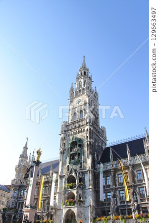 Spectacular view of Munich's Town Hall from Marienplatz 129663497