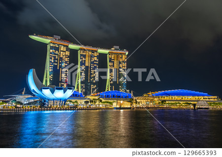 Marina Bay Sands at night in Singapore 129665393