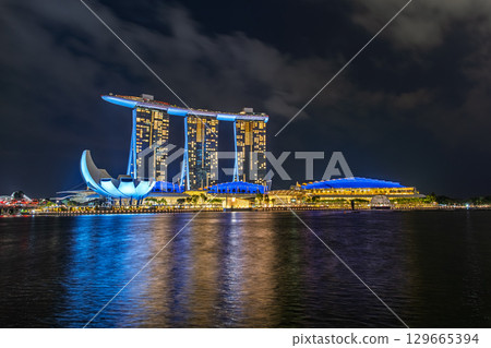 Marina Bay Sands at night in Singapore Marina Bay Sands at night in Singapore 129665394