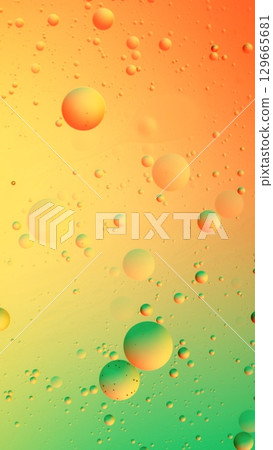 Colorful Artistic of Oil Drop Floating on the Water. Abstract Water Bubbles Background. Oil Drops on the Water Surface 129665681