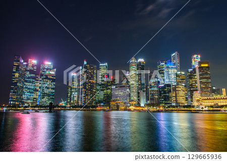 新加坡濱海灣與市中心的夜景 129665936