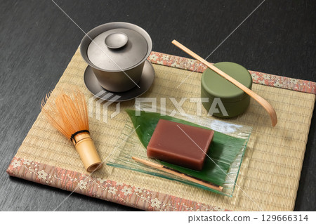 水羊羹,日本傳統夏季甜點 水羊羹,日本傳統夏季甜點 129666314