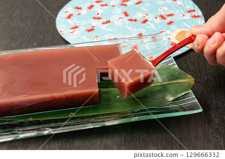 水羊羹,日本傳統夏季甜點 水羊羹,日本傳統夏季甜點 129666332