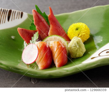 Sashimi Kitakyushu 129666339