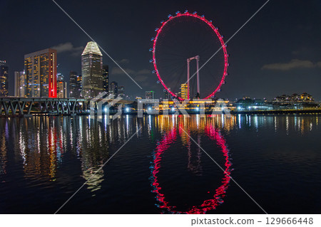 新加坡摩天觀景輪,燈光璀璨的摩天輪 新加坡摩天觀景輪,燈光璀璨的摩天輪 129666448