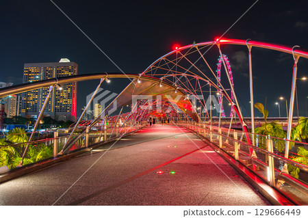 新加坡螺旋橋的夜景 新加坡螺旋橋的夜景 129666449