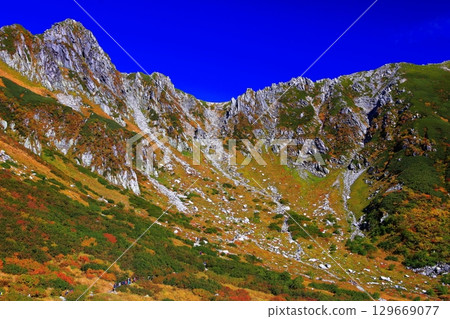 [Nagano Prefecture] Senjojiki Cirque in autumn (yellow and red leaves) 129669077