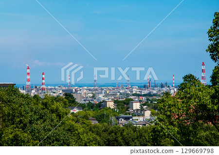 Summer Citizens' Park (Yokkaichi Southern Hillside Park North Zone View of Yokkaichi City and the Industrial Complex Chimneys from the Observatory) 129669798