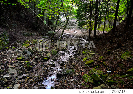 禦坂山三法文山的精進川 禦坂山三法文山的精進川 129673261