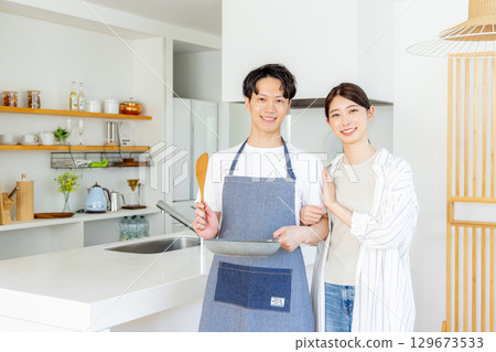 廚房 家庭主夫 年輕夫婦 129673533