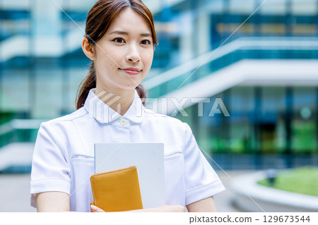 Young nurse image Young nurse image 129673544