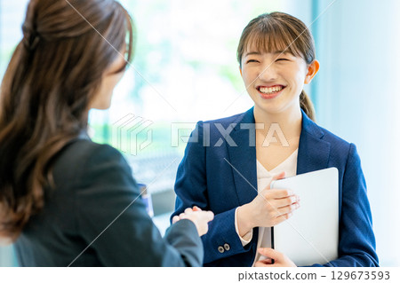 Business woman Business woman 129673593