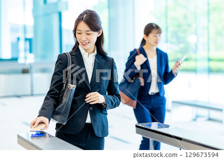 Business office commuter businessman 129673594