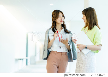 Creative business scene 129673625