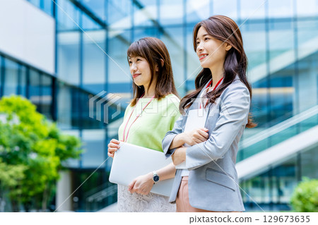 Business image Female 129673635