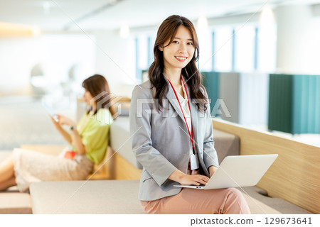 辦公室業務的女人 129673641