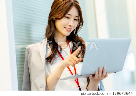 Office business woman Office business woman 129673644