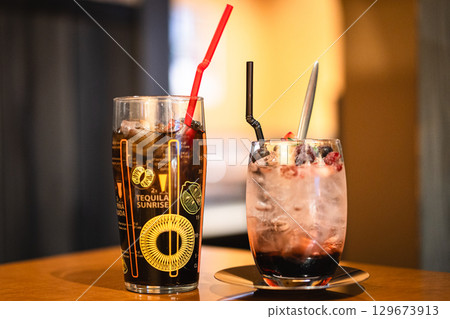 草木馬力諾的莓果汽水和可樂 129673913