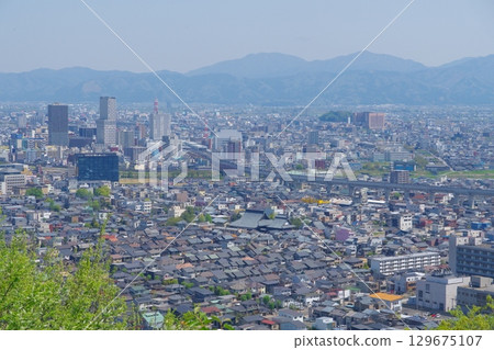 The view from the Hachimanyama observatory in the center of Fukui city 129675107