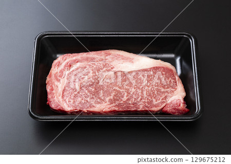 黑毛和牛牛肉沙朗牛排 129675212