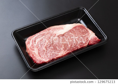 黑毛和牛牛肉沙朗牛排 129675213