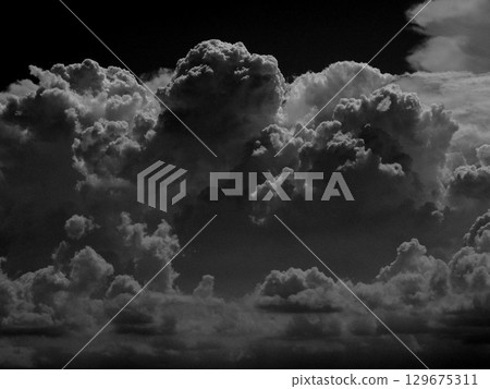 Cumulonimbus monochrome Cumulonimbus monochrome 129675311