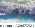 Cliff and the sea 129675521