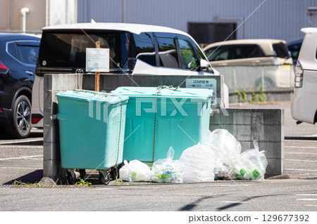 Apartment garbage collection area (Ogakiuchicho, Hirakata City, Osaka Prefecture) 129677392