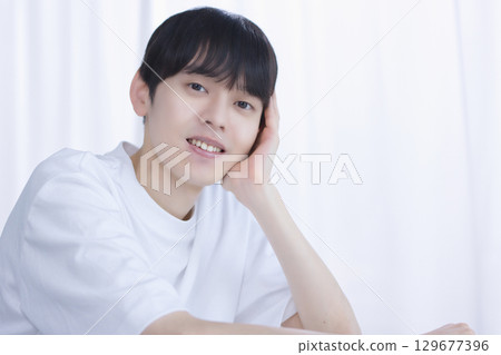 Men's beauty image for men in their 20s Men's beauty image for men in their 20s 129677396