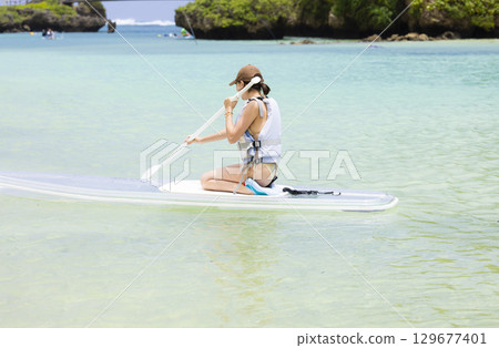 Cute woman enjoying SUP 129677401