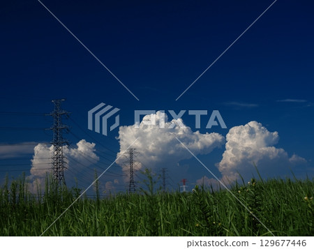 Summer blue sky and Izumo cloud 129677446