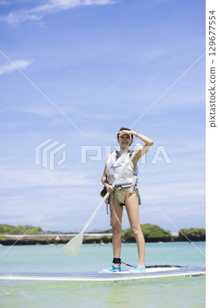 Cute woman enjoying SUP 129677554