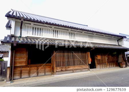 A view of the former Ishibashi family residence, a Japanese house, on the grounds of the Itami City Itami Museum. Miyanomae, Itami City, Hyogo Prefecture A view of the former Ishibashi family residence, a Japanese house, on the grounds of the Itami City Itami Museum. Miyanomae, Itami City, Hyogo Prefecture 129677639