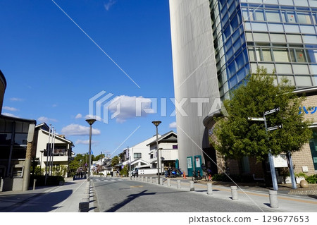 View of the Arima Kaido road from the intersection in front of the Itami Archaic Hall towards Inano Shrine. Miyanomae, Itami City, Hyogo Prefecture 129677653