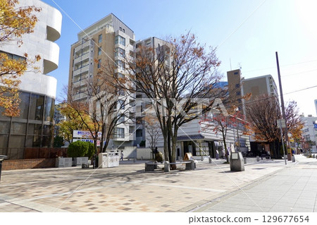 兵庫縣伊丹市三元寺廣場（東）對面的伊丹老松酒廠大樓，有馬街道 129677654