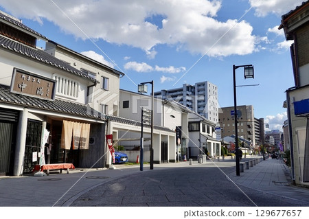兵庫縣伊丹市宮前有馬街道伊野神社門前的風景 兵庫縣伊丹市宮前有馬街道伊野神社門前的風景 129677657