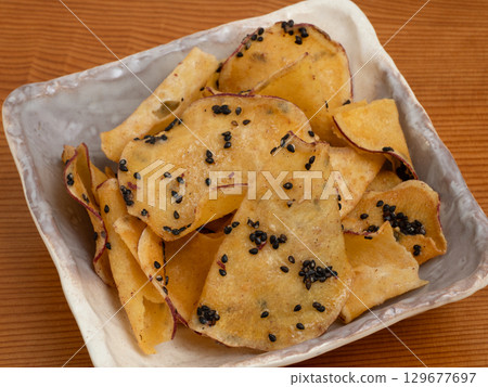 Sweet potato chips 129677697
