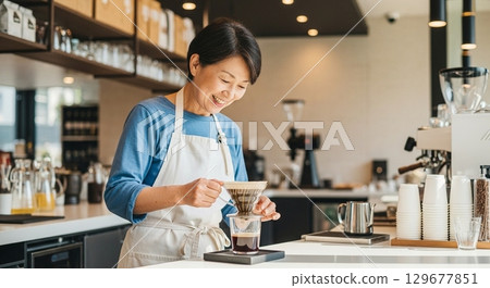 高級女店員煮咖啡 129677851