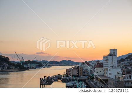 黃昏的尾道港 129678131