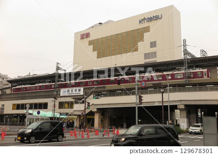 Panoramic view of Kintetsu Yokkaichi Station and the station building 129678301
