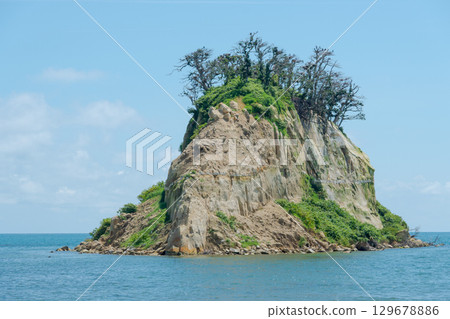Mitsuke Island collapsed and deformed by the 2024 Noto Peninsula earthquake / Photographed in August 2025 129678886