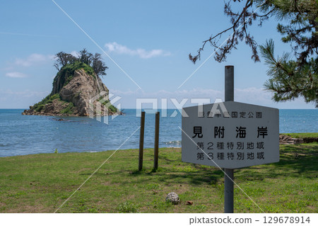 Mitsuke Island collapsed and deformed by the 2024 Noto Peninsula earthquake / Photographed in August 2025 129678914
