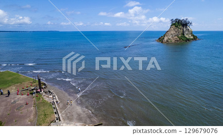 2024年能登半島地震中坍塌變形的見附島/無人機拍攝及空拍 129679076