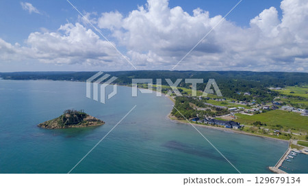 2024年能登半島地震中坍塌變形的見附島/無人機拍攝及空拍 129679134