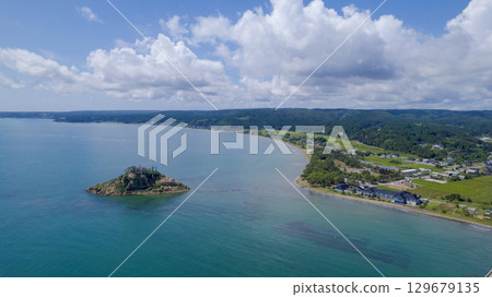Mitsuke Island, which collapsed and deformed in the 2024 Noto Peninsula earthquake / Drone photography and aerial photography Mitsuke Island, which collapsed and deformed in the 2024 Noto Peninsula earthquake / Drone photography and aerial photography 129679135